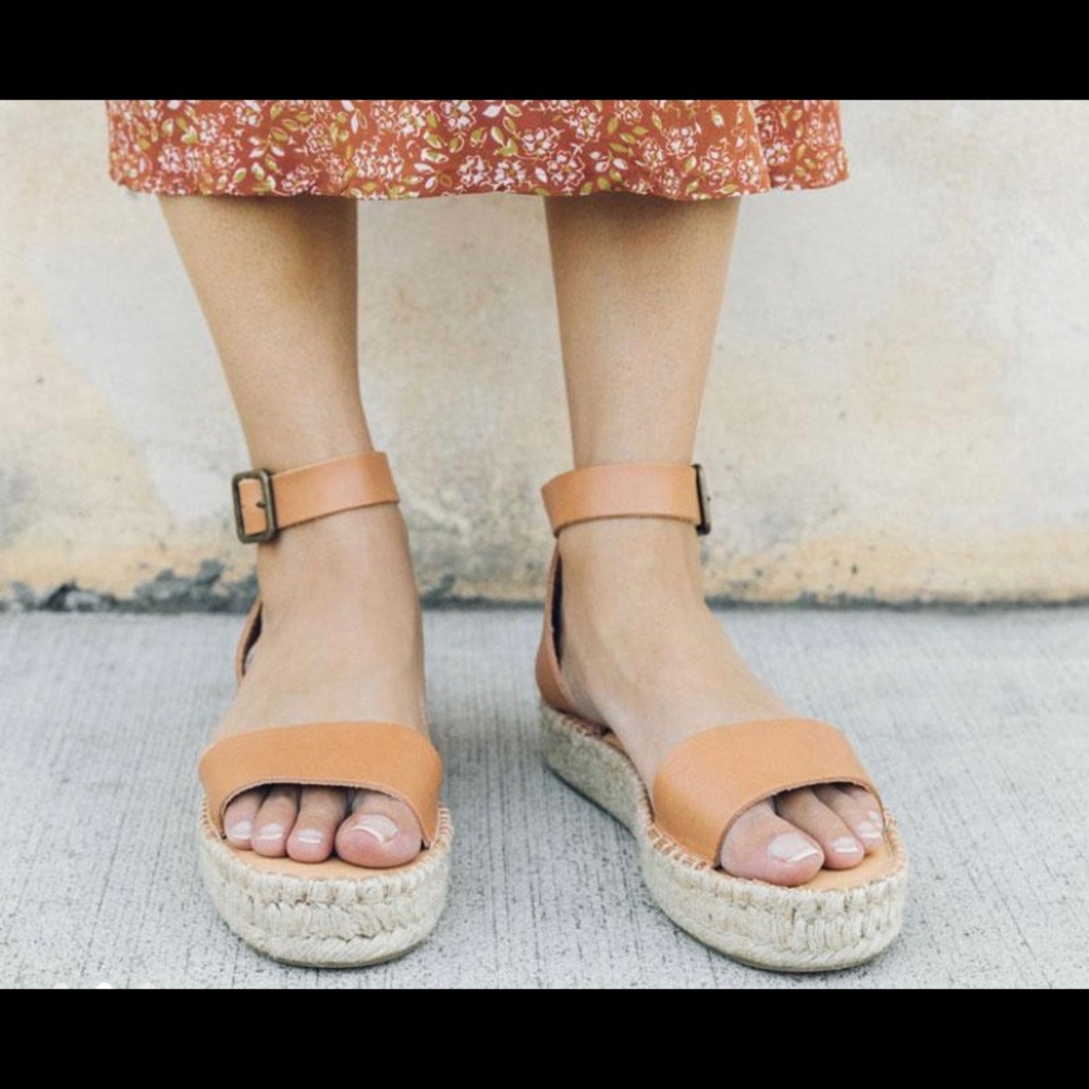 BRAND NEW IN BOX Soludos Cadiz Sandal in Camel